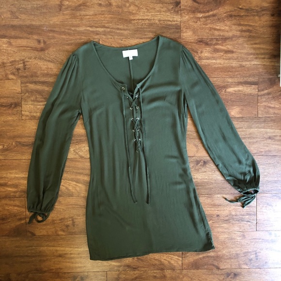 Kendall & Kylie lose mini dress - Picture 2 of 8